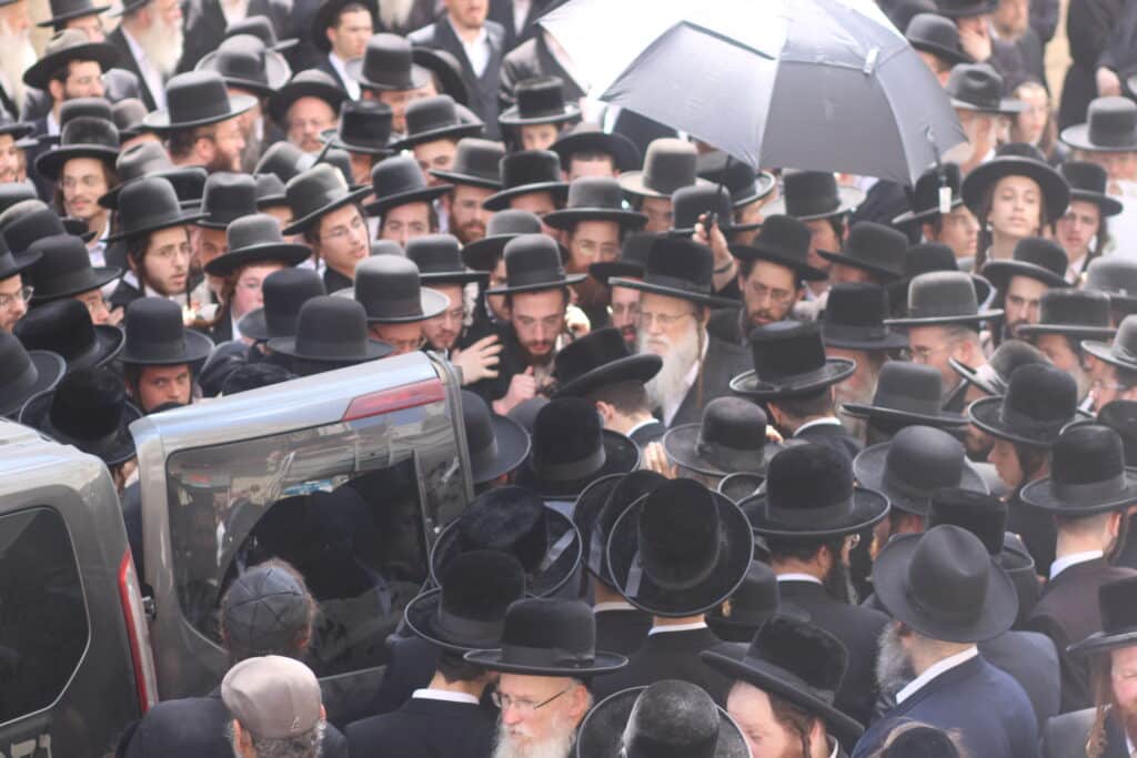 בני ברק נפרדה: אלפים ליוו את אם האדמו"ר ממודזי'ץ