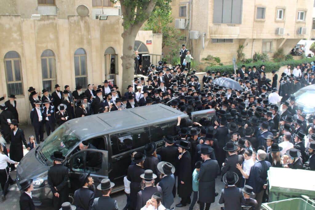 בני ברק נפרדה: אלפים ליוו את אם האדמו"ר ממודזי'ץ