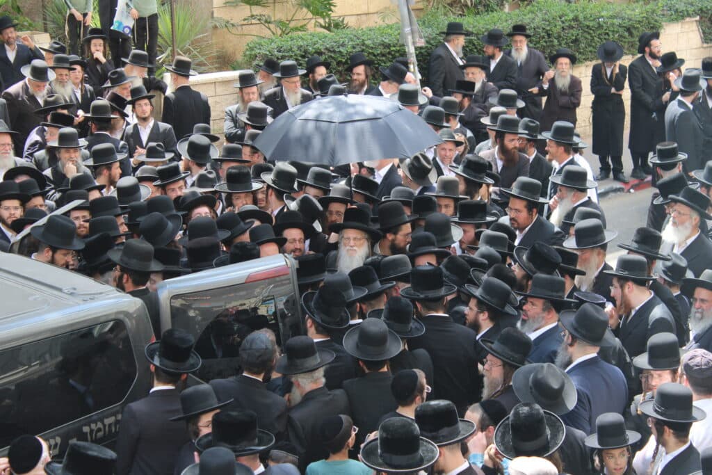 בני ברק נפרדה: אלפים ליוו את אם האדמו"ר ממודזי'ץ