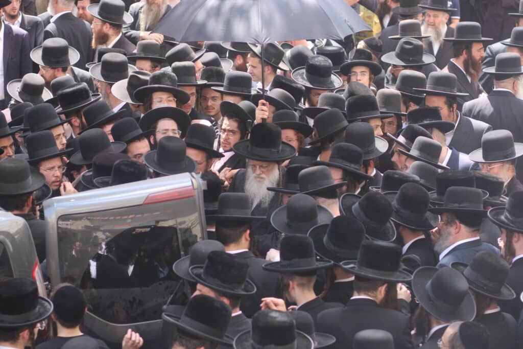 בני ברק נפרדה: אלפים ליוו את אם האדמו"ר ממודזי'ץ