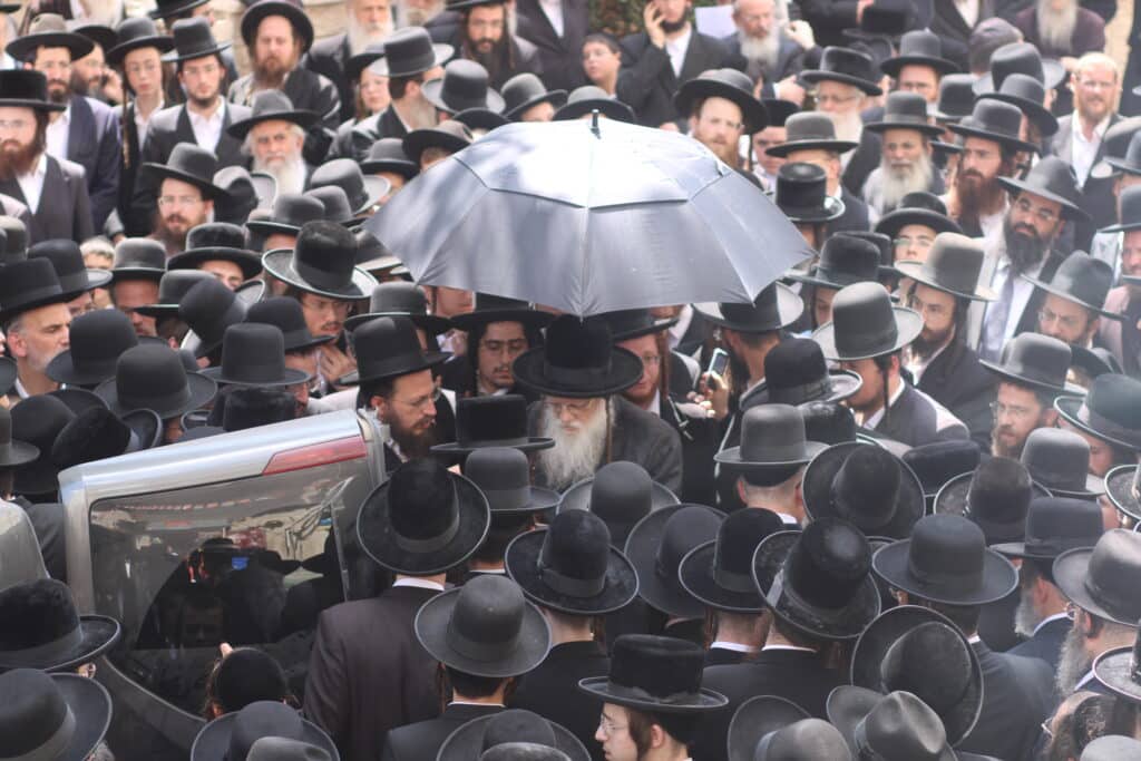 בני ברק נפרדה: אלפים ליוו את אם האדמו"ר ממודזי'ץ