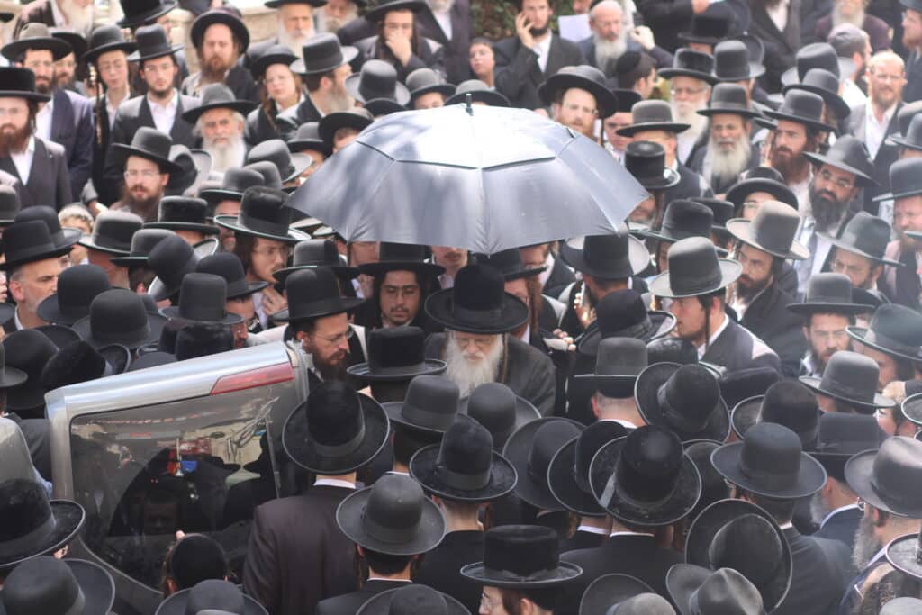 בני ברק נפרדה: אלפים ליוו את אם האדמו"ר ממודזי'ץ