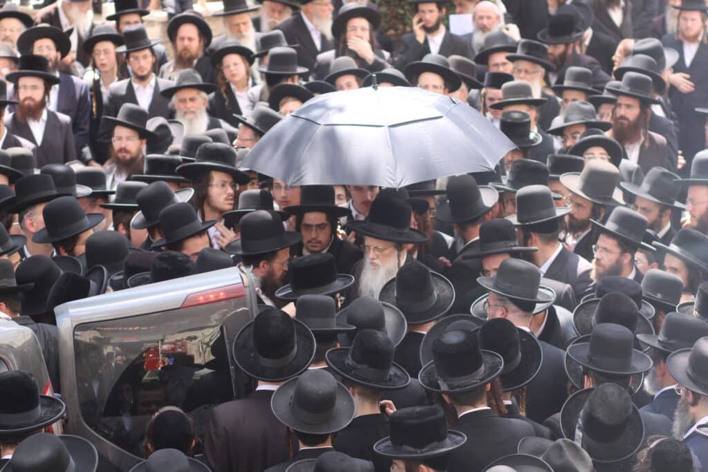 בני ברק נפרדה: אלפים ליוו את אם האדמו"ר ממודזי'ץ