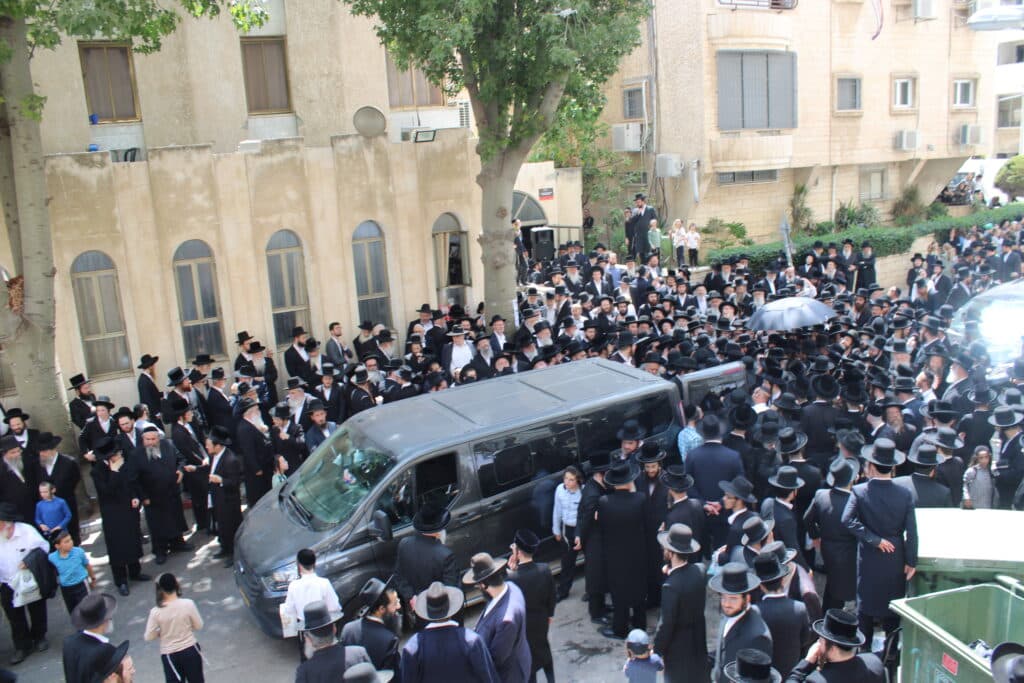 בני ברק נפרדה: אלפים ליוו את אם האדמו"ר ממודזי'ץ