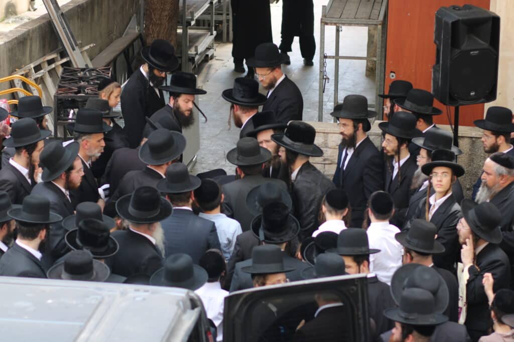 בני ברק נפרדה: אלפים ליוו את אם האדמו"ר ממודזי'ץ