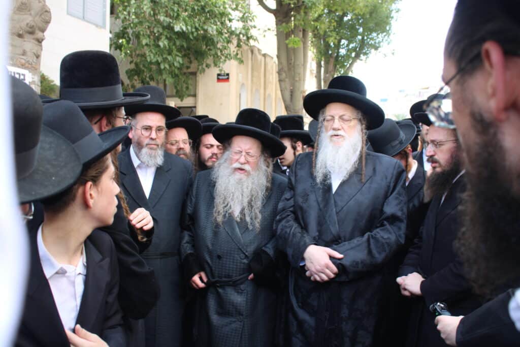 בני ברק נפרדה: אלפים ליוו את אם האדמו"ר ממודזי'ץ