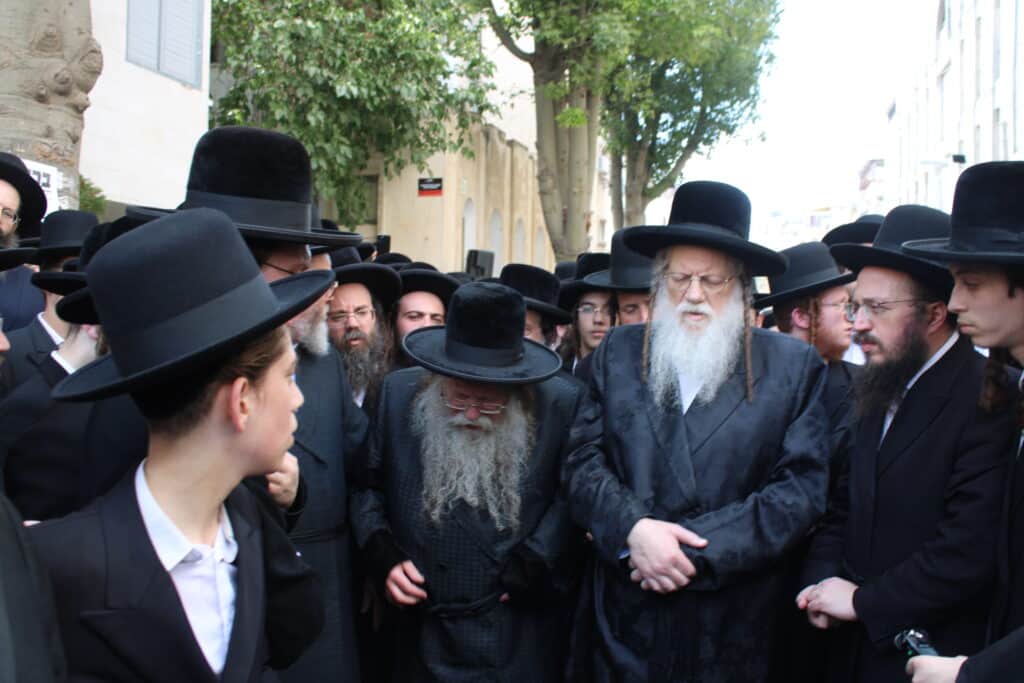 בני ברק נפרדה: אלפים ליוו את אם האדמו"ר ממודזי'ץ