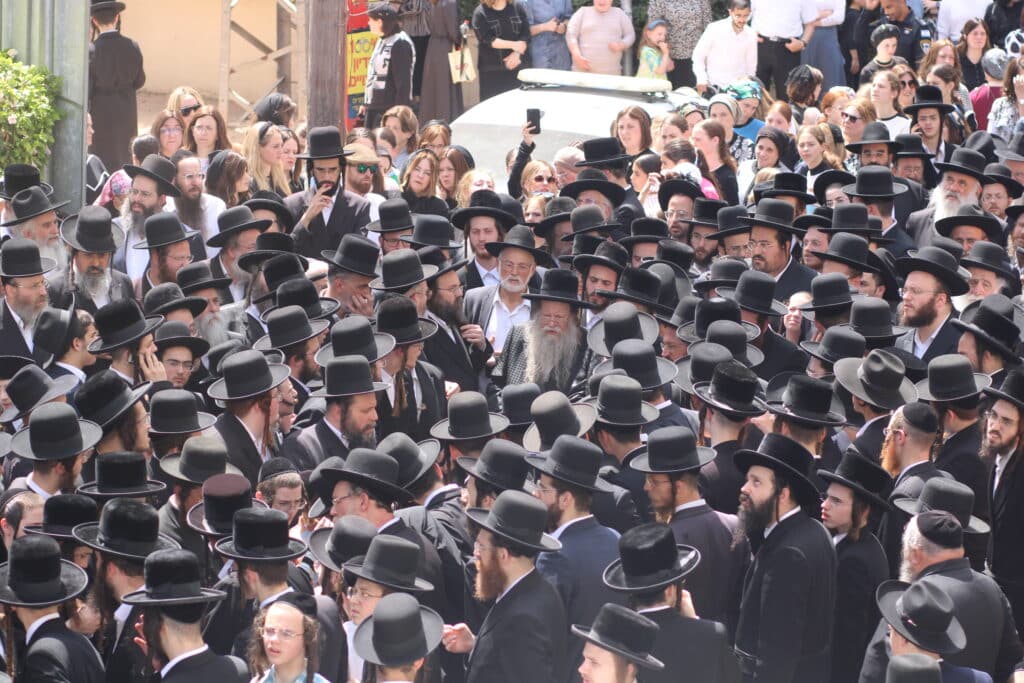 בני ברק נפרדה: אלפים ליוו את אם האדמו"ר ממודזי'ץ