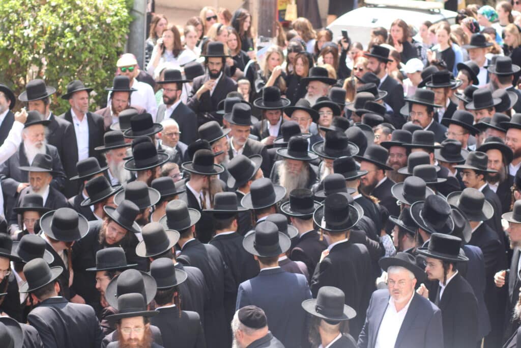 בני ברק נפרדה: אלפים ליוו את אם האדמו"ר ממודזי'ץ