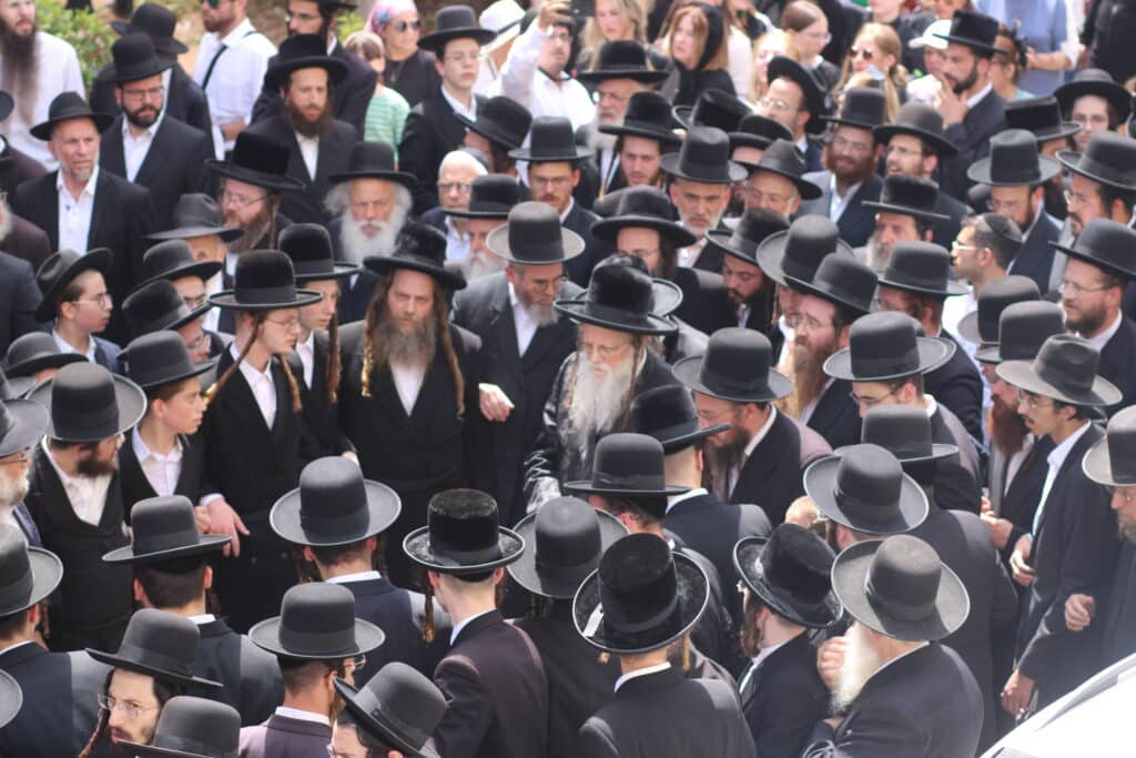 בני ברק נפרדה: אלפים ליוו את אם האדמו"ר ממודזי'ץ