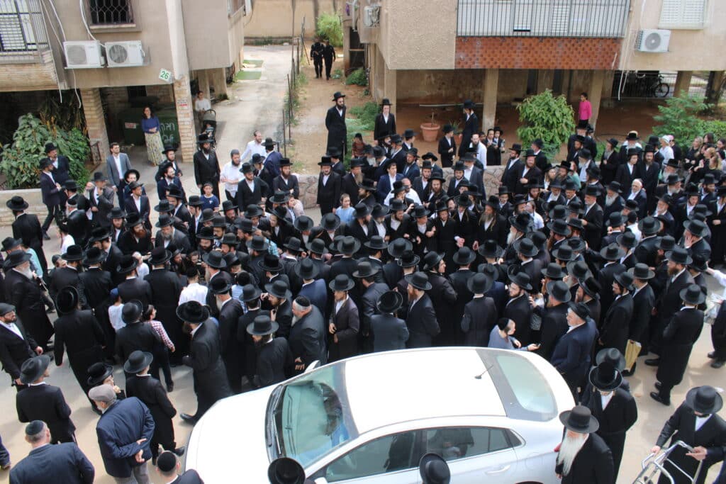 בני ברק נפרדה: אלפים ליוו את אם האדמו"ר ממודזי'ץ