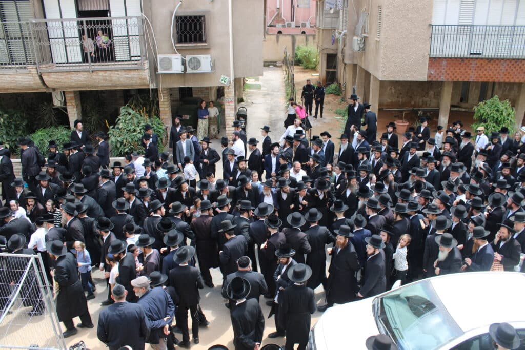 בני ברק נפרדה: אלפים ליוו את אם האדמו"ר ממודזי'ץ