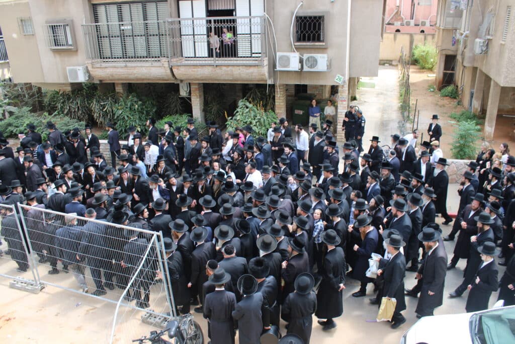 בני ברק נפרדה: אלפים ליוו את אם האדמו"ר ממודזי'ץ