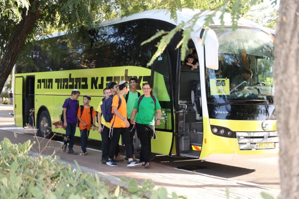 "דואגים להסעות לכל ילדי הקירוב המפונים" – מנהלי "קרן ההסעות" על המאמצים לא לותר על אף ילד 