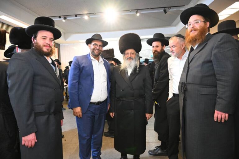 בהשתתפות אדמו"רים: תיעוד מימי השמחה אצל סגר"ע אשדוד