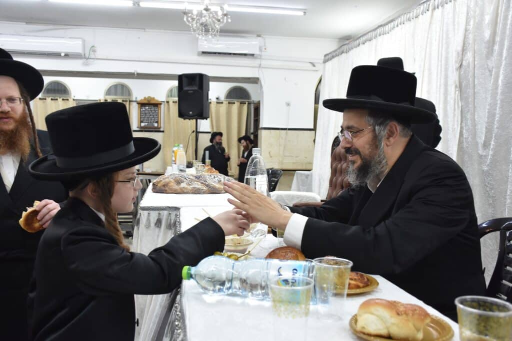 שמחת בר מצווה בחצרות מודזיץ ליזענסק