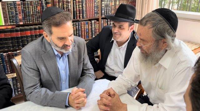 צמרת ההנהלה הבכירה של מאוחדת בראשות מנכ"ל מאוחדת התברכו בחום בבתי גדולי ישראל