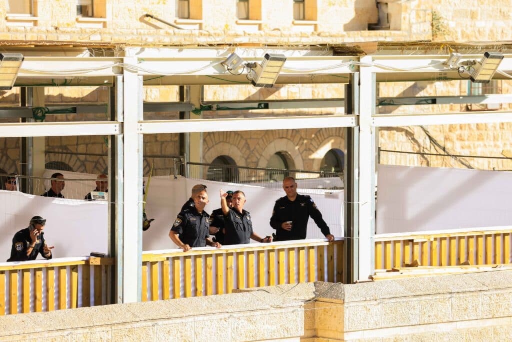 רבבות השתתפו במעמד ברכת כהנים ברחבת הכותל