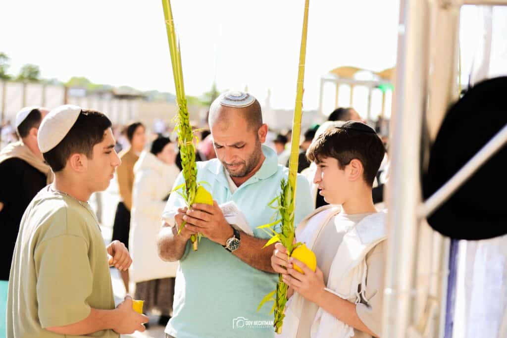 רבבות השתתפו במעמד ברכת כהנים ברחבת הכותל