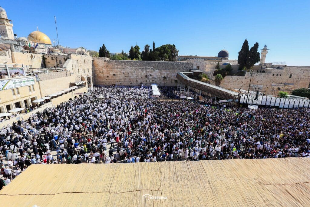 רבבות השתתפו במעמד ברכת כהנים ברחבת הכותל
