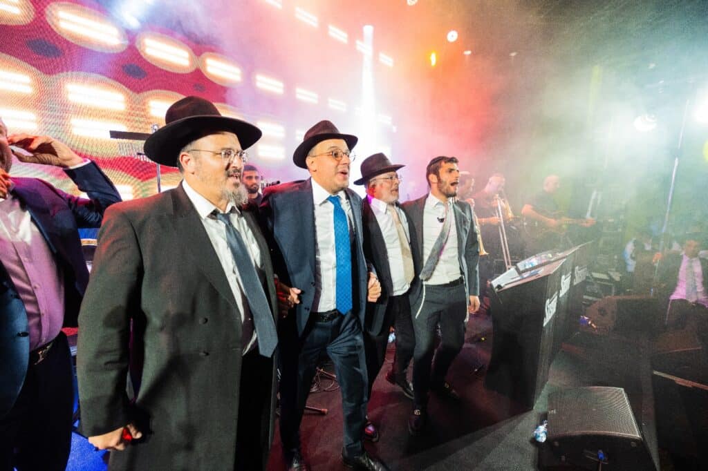 בחול המועד: אלפי בני תימן קיבלו את פניו של חבר המועצת