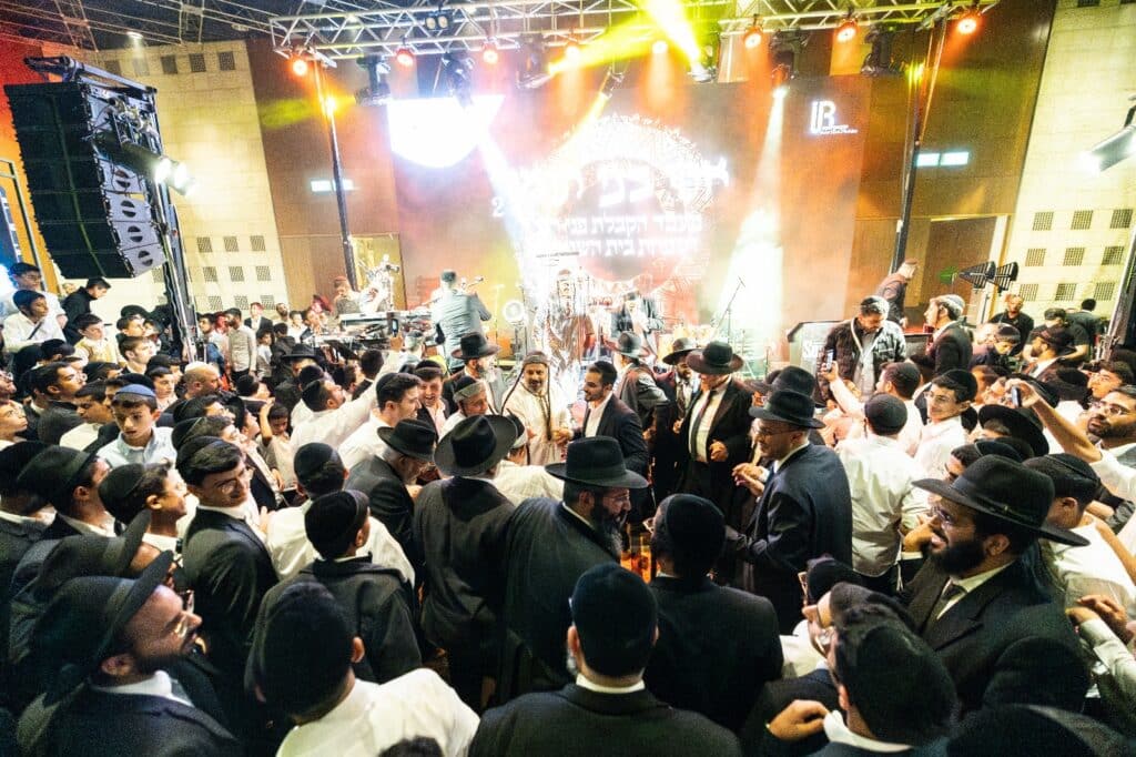 בחול המועד: אלפי בני תימן קיבלו את פניו של חבר המועצת