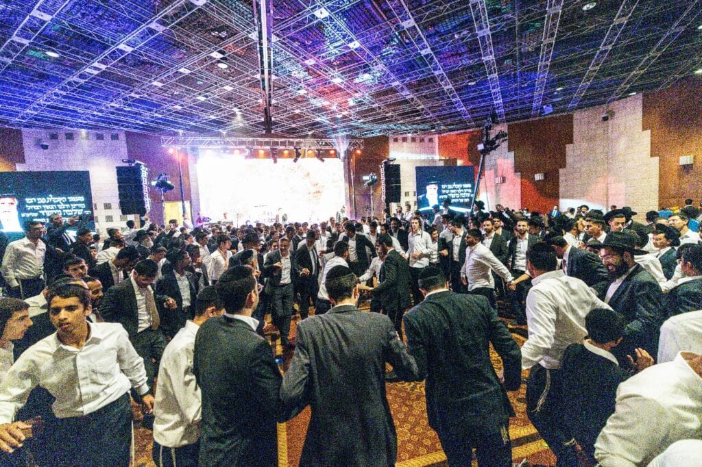 בחול המועד: אלפי בני תימן קיבלו את פניו של חבר המועצת