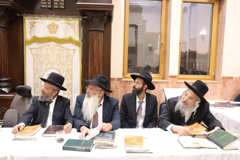 רבני העדה התימנית פתחו את ההיכל והתפללו לשלום העם רבני העדה התימנית פתחו את ההיכל והתפללו לשלום העם