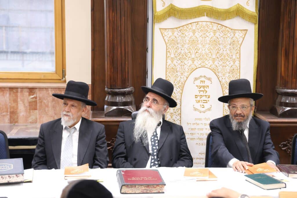 רבני העדה התימנית פתחו את ההיכל והתפללו לשלום העם רבני העדה התימנית פתחו את ההיכל והתפללו לשלום העם