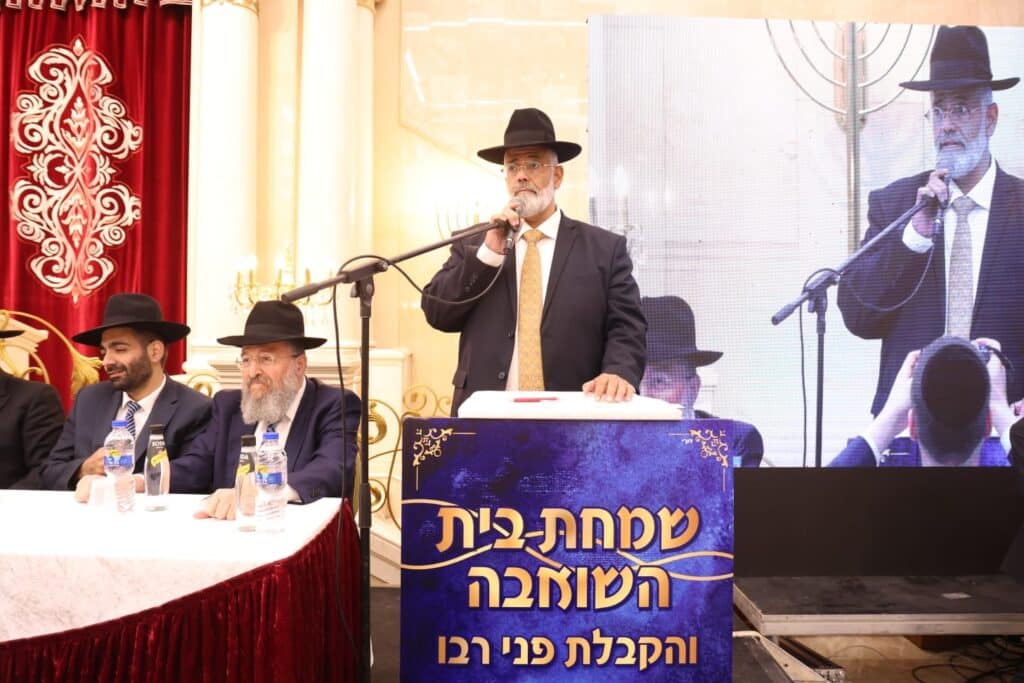 בראשות 200 רבני עדת תימן: המונים הקבילו את פני הגר"ד יוסף