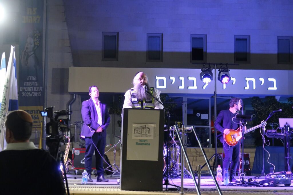 מתנדבי זק"א ת"א הקבילו פני רבם ברגל וקיימו הקפות שניות בצל השנה הקשה מתנדבי זק"א ת"א הקבילו פני רבם ברגל וקיימו הקפות שניות בצל השנה הקשה