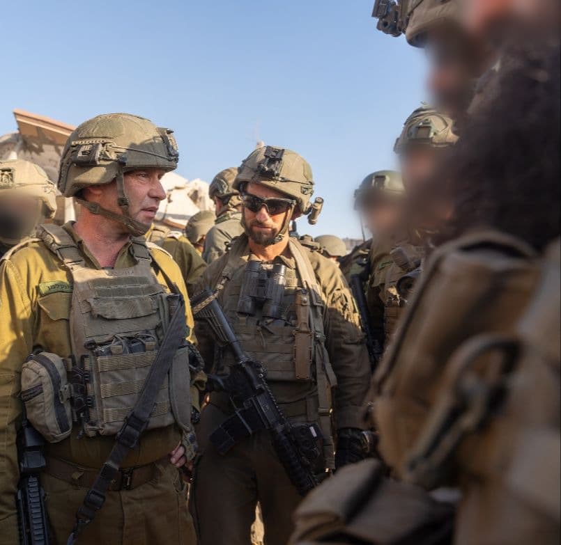 רגע לפני שברח: צפו בתיעוד מירי הפגז שחיסל את סינוואר רגע לפני שברח: צפו בתיעוד מירי הפגז שחיסל את סינוואר