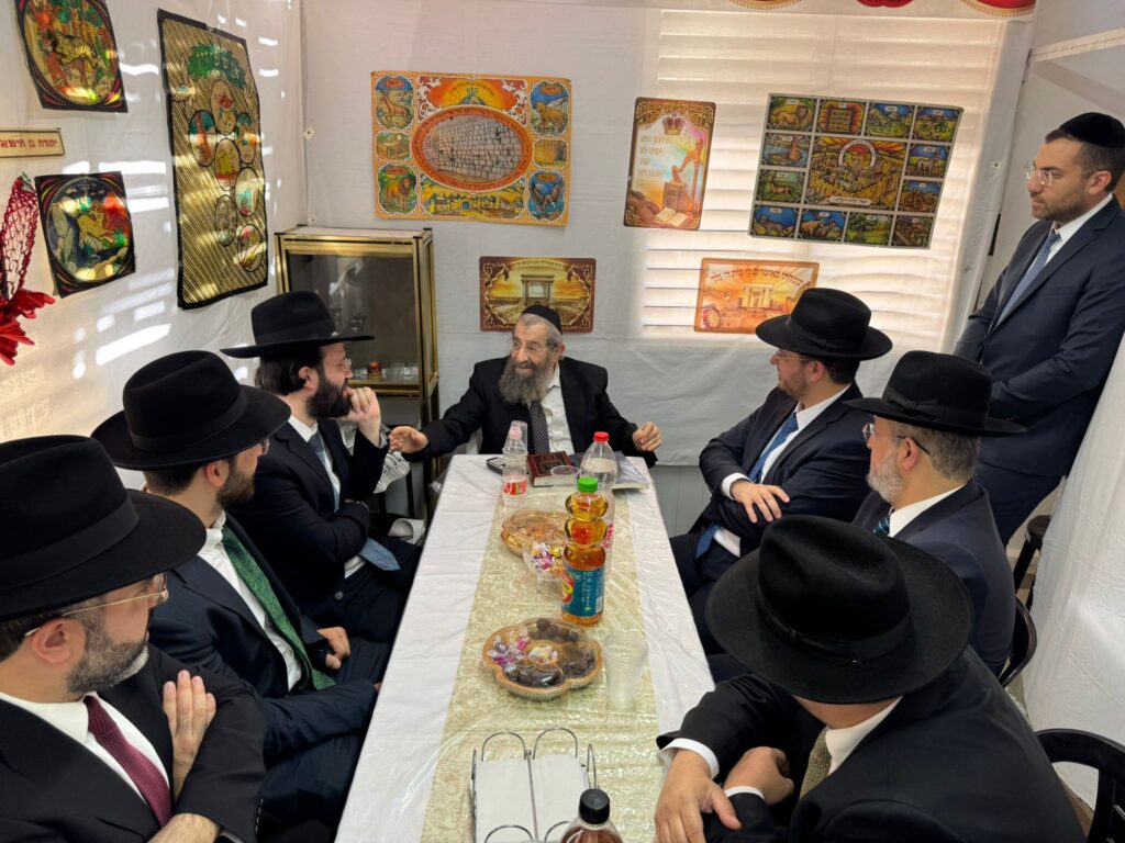 גלריה: חג הסוכות במחיצתו של רבה של בני ברק הגר"מ בן שמעון