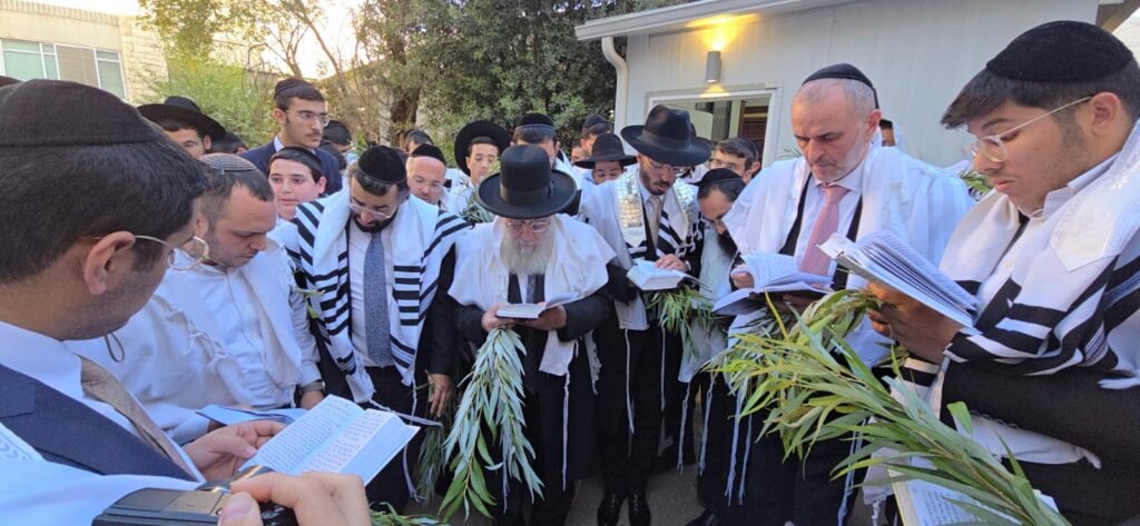 חג הסוכות במחיצתו של הראשון לציון הגאון רבי יצחק יוסף