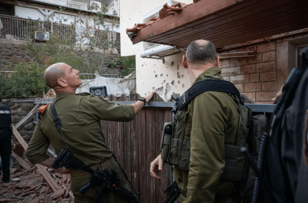 "תקשיבו להנחיות": מפקד פיקוד העורף הגיע לזירות הנפילות