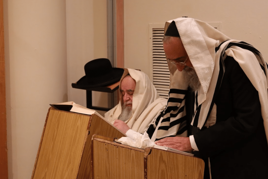 עם אריה דרעי: יום הכיפורים בישיבת מאור התורה