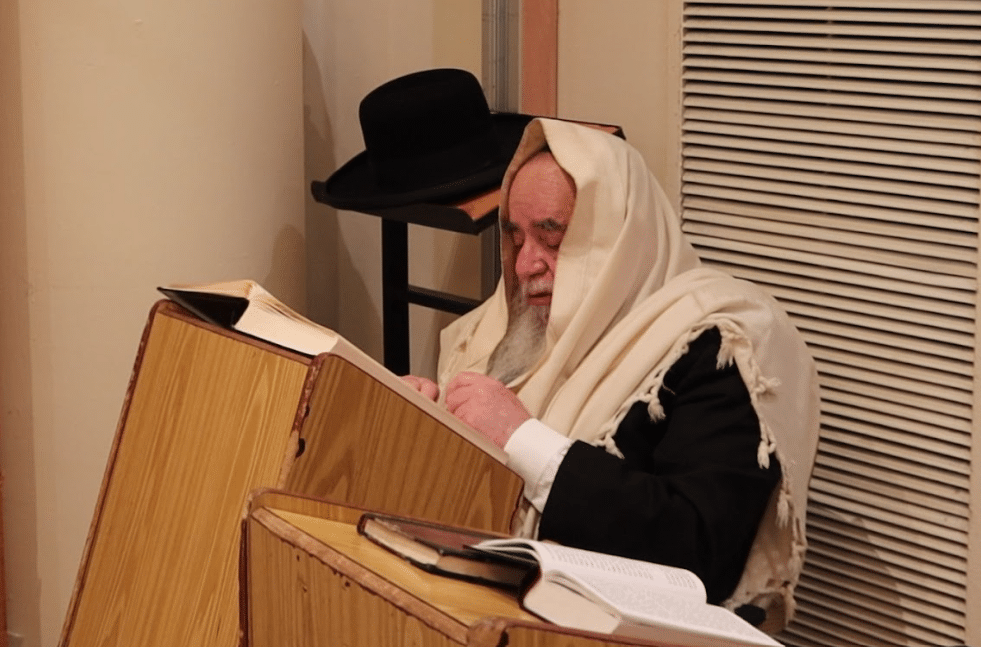 עם אריה דרעי: יום הכיפורים בישיבת מאור התורה