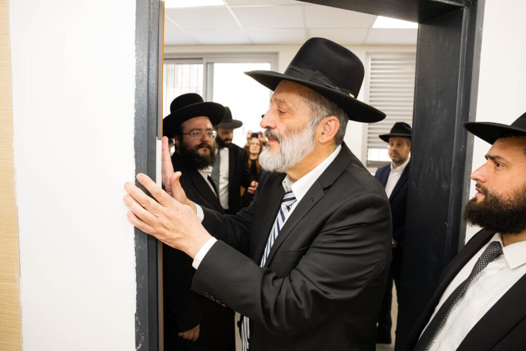 נקבעו המזוזות למבנה החדש של שלוחת הסמינר הישן בירושלים