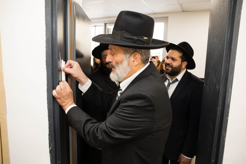 נקבעו המזוזות למבנה החדש של שלוחת הסמינר הישן בירושלים