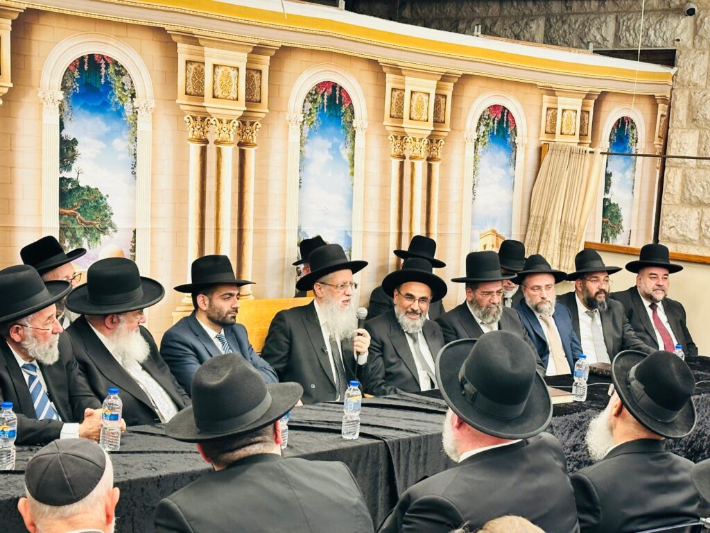 דיינים, ראשי ישיבות ורבנים הקבילו את פני הגר"ד יוסף