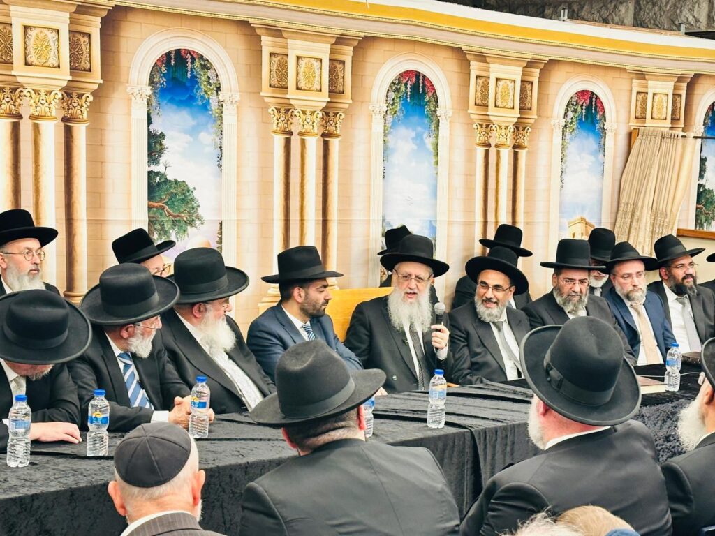 דיינים, ראשי ישיבות ורבנים הקבילו את פני הגר"ד יוסף