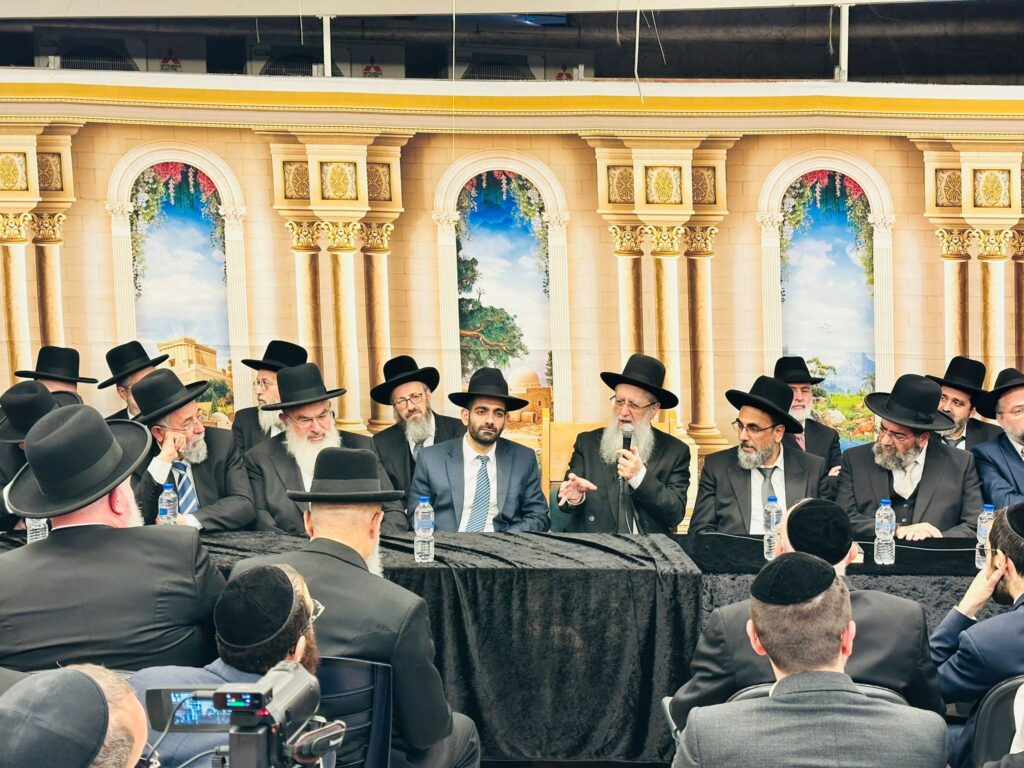 דיינים, ראשי ישיבות ורבנים הקבילו את פני הגר"ד יוסף