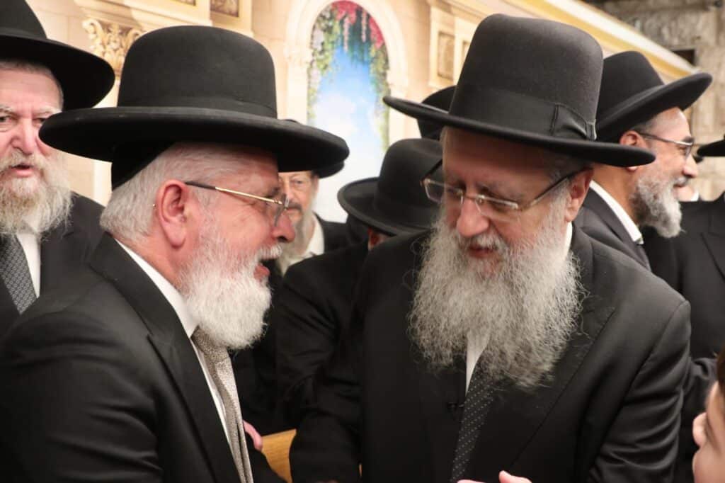 דיינים, ראשי ישיבות ורבנים הקבילו את פני הגר"ד יוסף