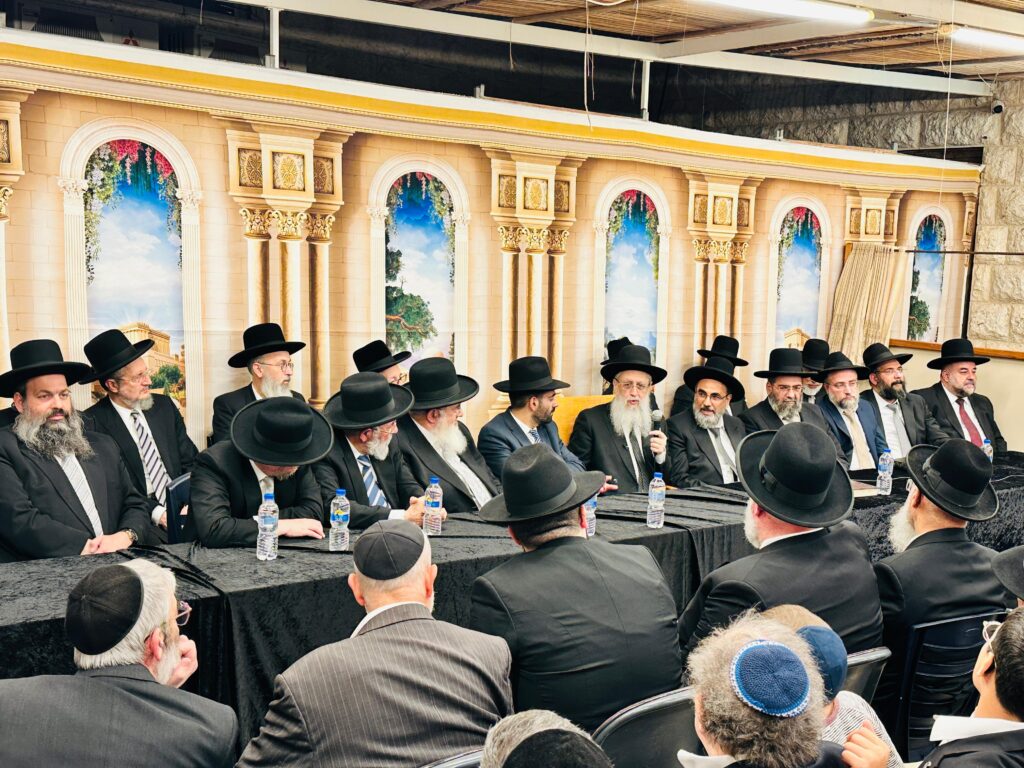 דיינים, ראשי ישיבות ורבנים הקבילו את פני הגר"ד יוסף