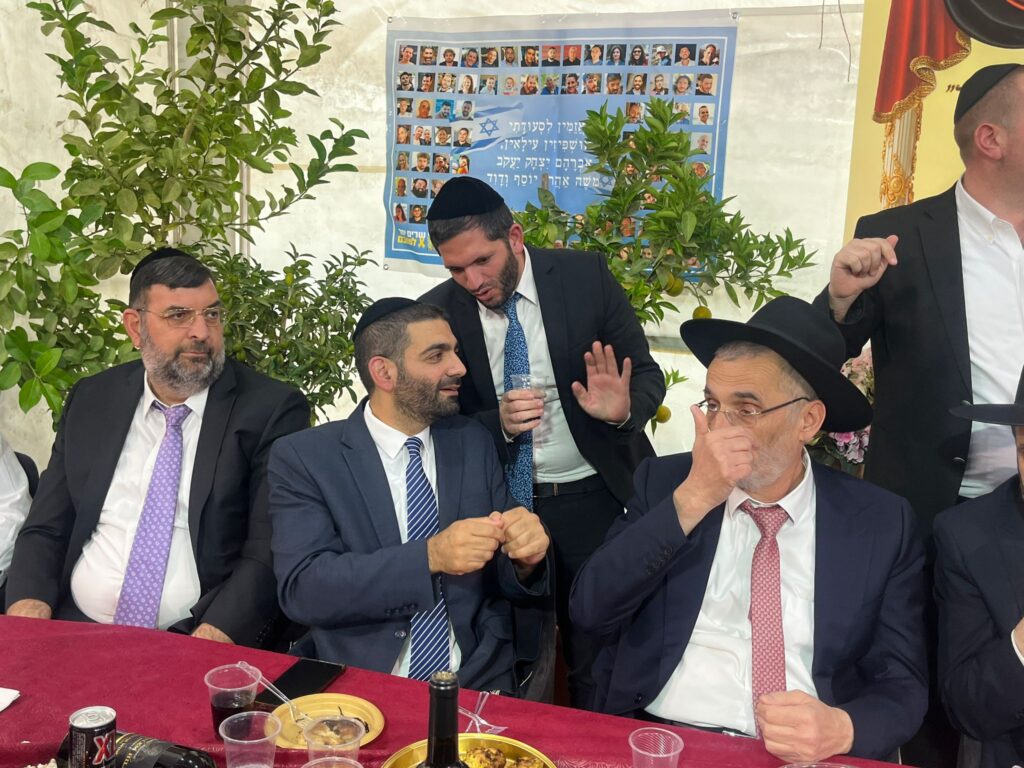 גלריה: רבנים ואישי ציבור בשמחת בית השואבה בסוכת שר הדתות גלריה: רבנים ואישי ציבור בשמחת בית השואבה בסוכת שר הדתות