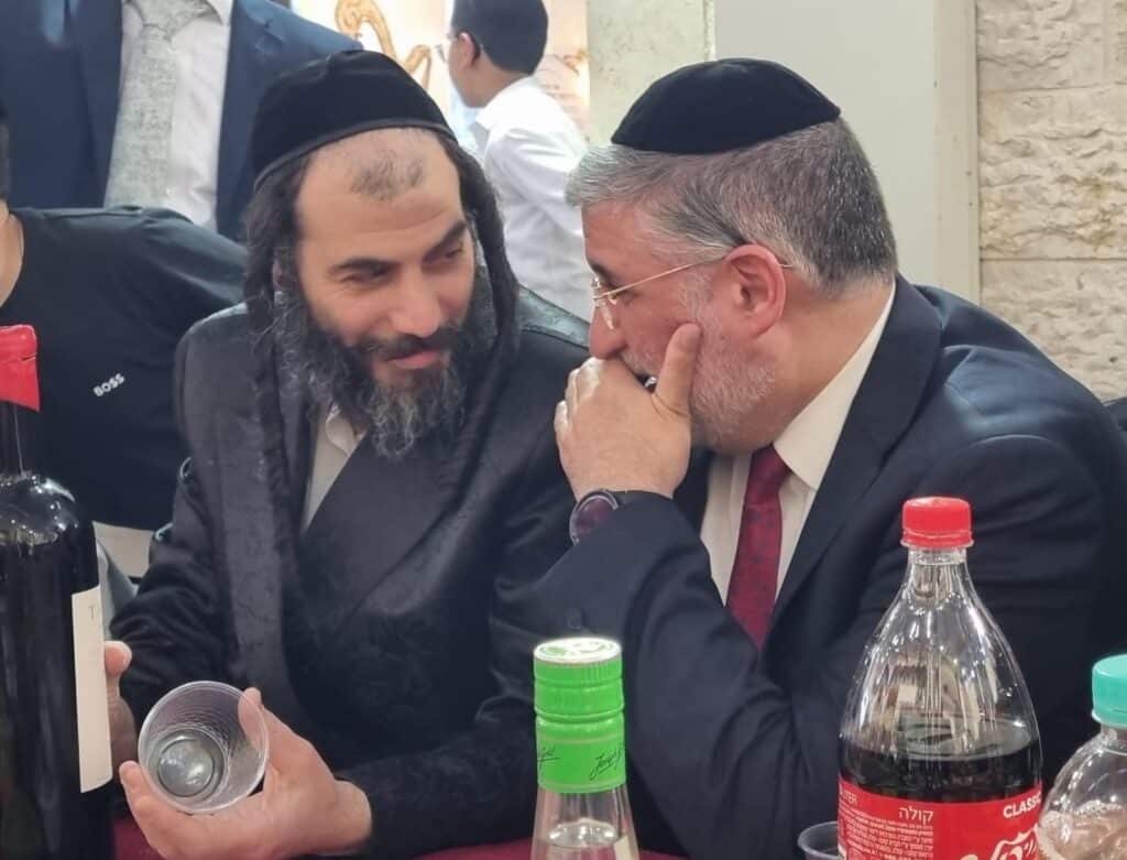 גלריה: רבנים ואישי ציבור בשמחת בית השואבה בסוכת שר הדתות גלריה: רבנים ואישי ציבור בשמחת בית השואבה בסוכת שר הדתות