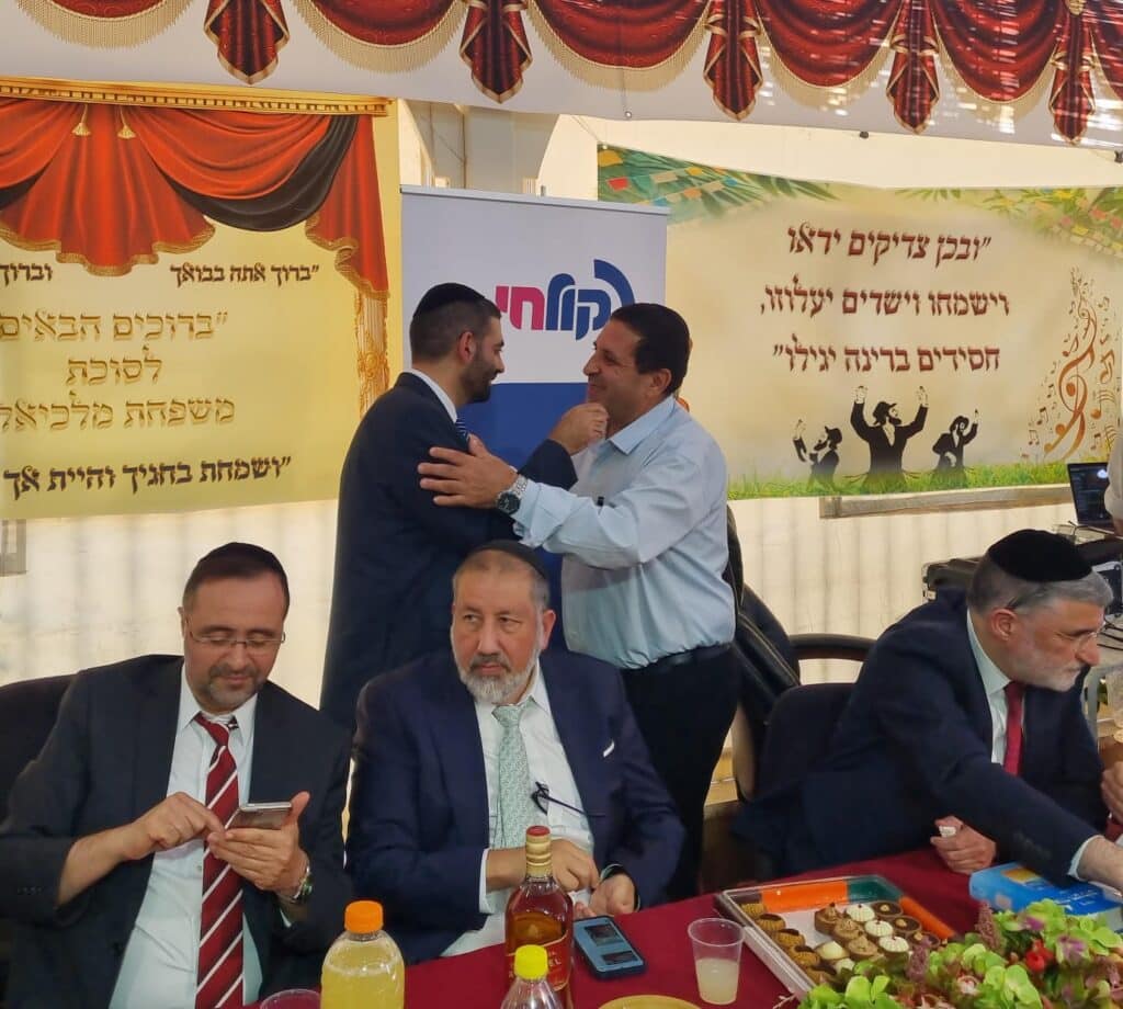 גלריה: רבנים ואישי ציבור בשמחת בית השואבה בסוכת שר הדתות גלריה: רבנים ואישי ציבור בשמחת בית השואבה בסוכת שר הדתות