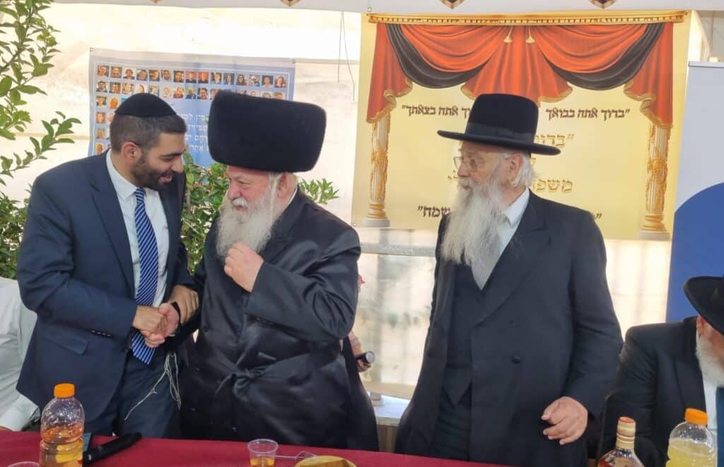 גלריה: רבנים ואישי ציבור בשמחת בית השואבה בסוכת שר הדתות גלריה: רבנים ואישי ציבור בשמחת בית השואבה בסוכת שר הדתות