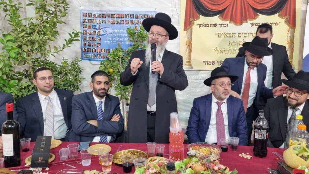 גלריה: רבנים ואישי ציבור בשמחת בית השואבה בסוכת שר הדתות גלריה: רבנים ואישי ציבור בשמחת בית השואבה בסוכת שר הדתות