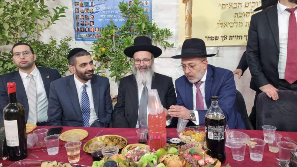 גלריה: רבנים ואישי ציבור בשמחת בית השואבה בסוכת שר הדתות גלריה: רבנים ואישי ציבור בשמחת בית השואבה בסוכת שר הדתות